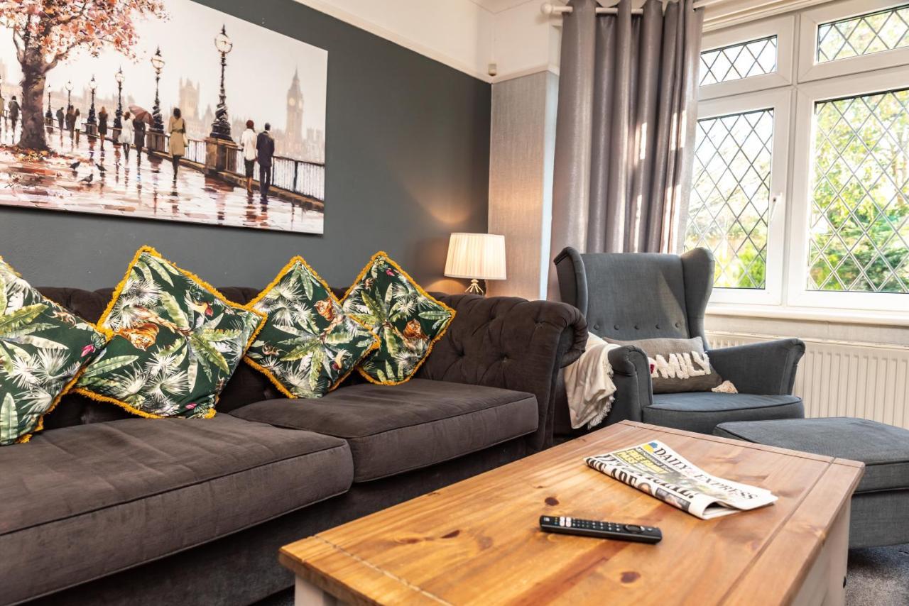 Cheerful 3-Bedroom Douglas House With Patio サウサンプトン エクステリア 写真