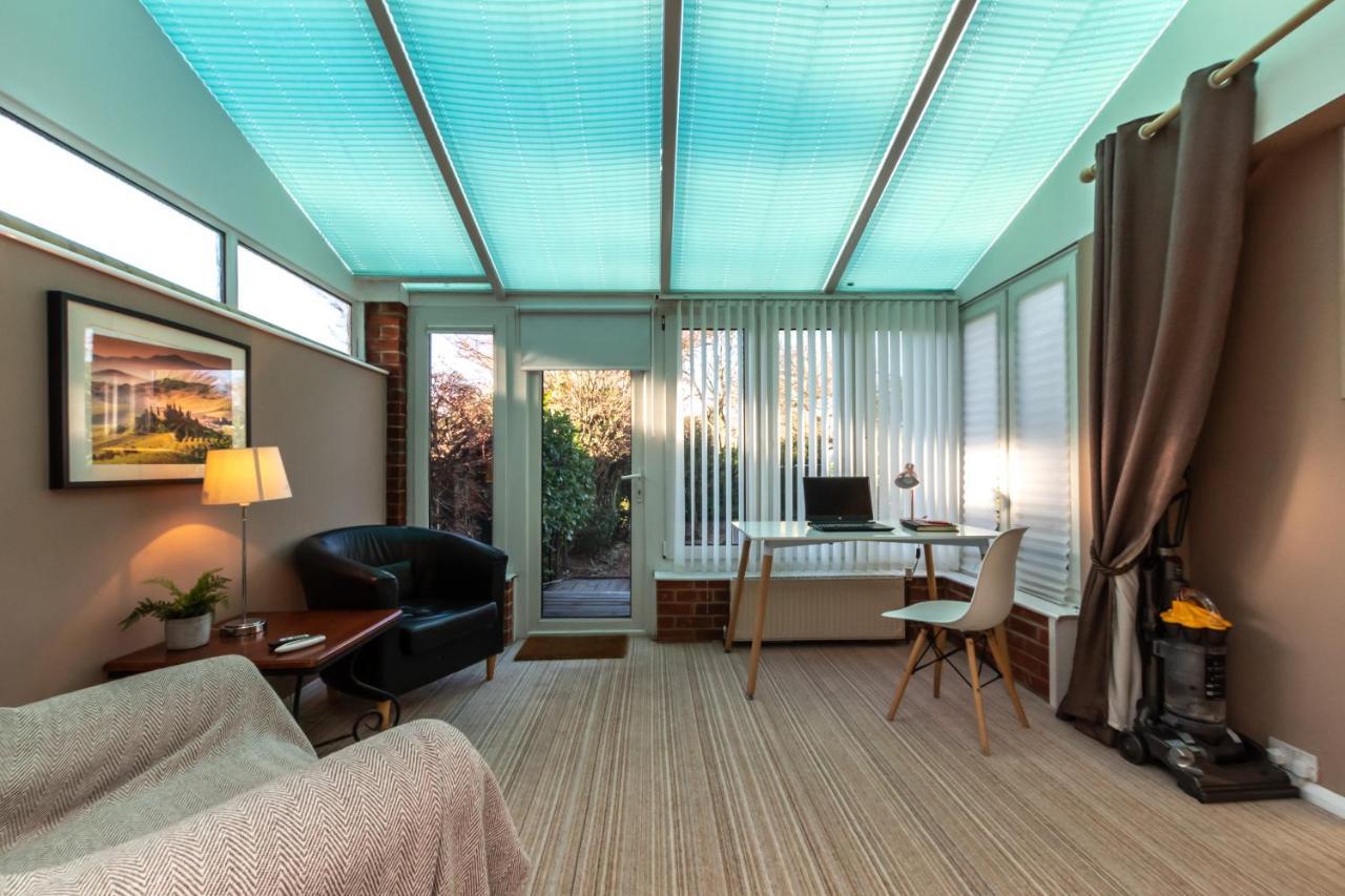 Cheerful 3-Bedroom Douglas House With Patio サウサンプトン エクステリア 写真