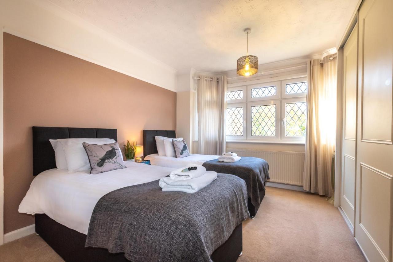 Cheerful 3-Bedroom Douglas House With Patio サウサンプトン エクステリア 写真