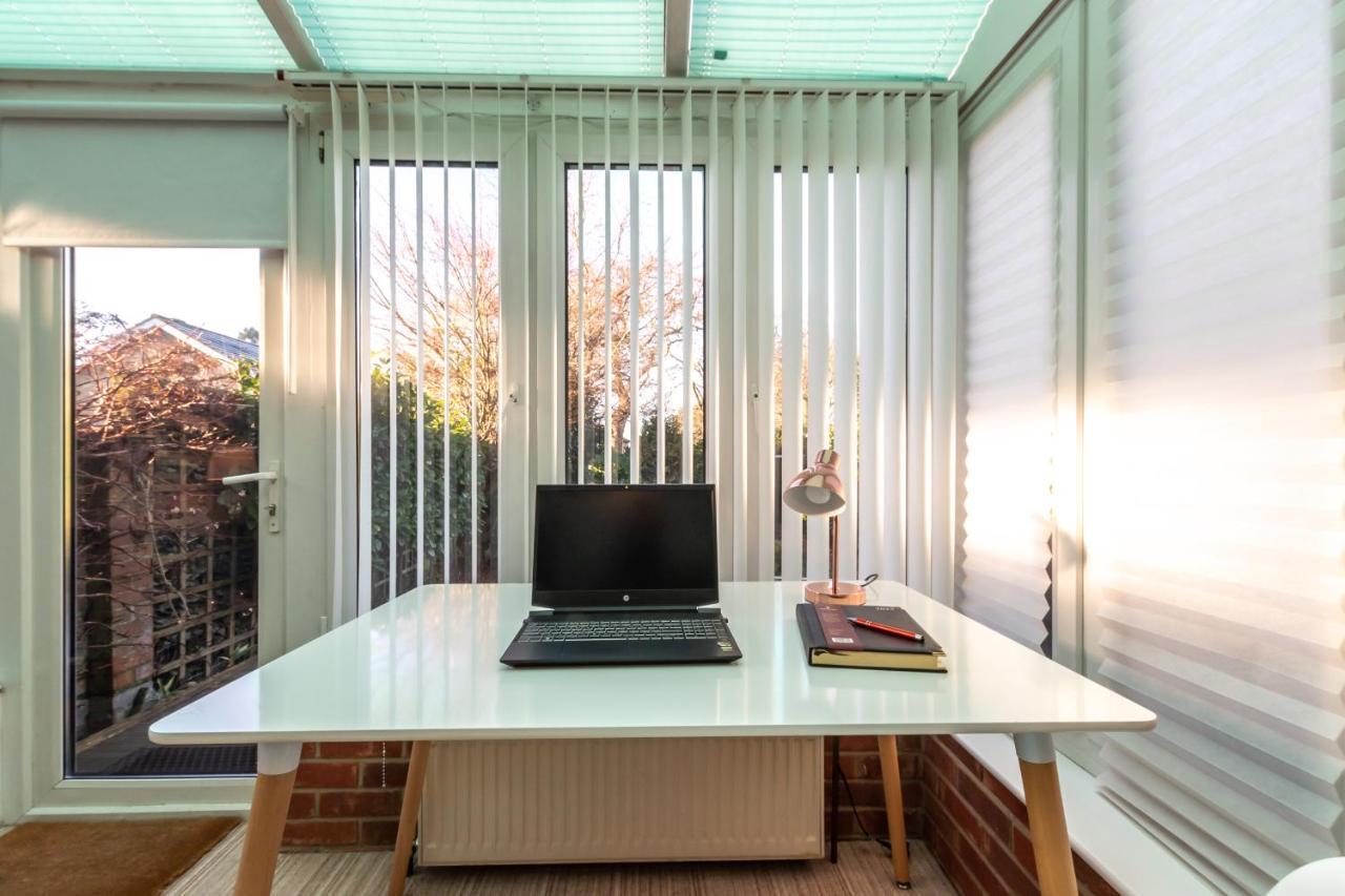 Cheerful 3-Bedroom Douglas House With Patio サウサンプトン エクステリア 写真