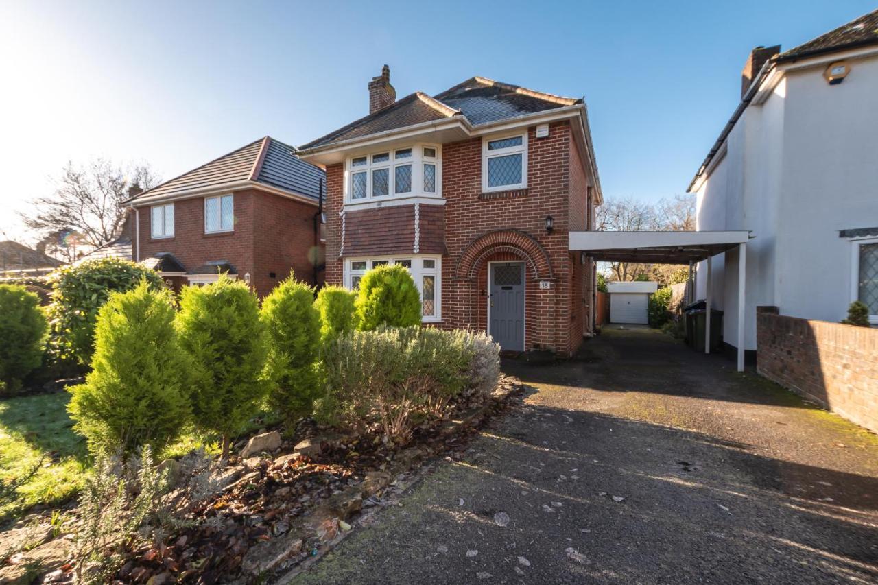 Cheerful 3-Bedroom Douglas House With Patio サウサンプトン エクステリア 写真