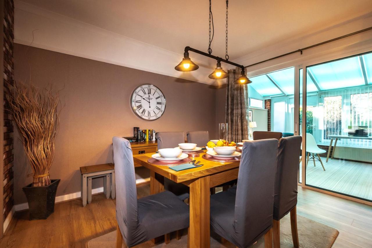 Cheerful 3-Bedroom Douglas House With Patio サウサンプトン エクステリア 写真