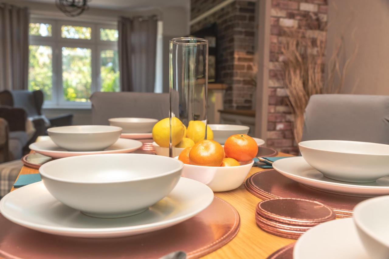 Cheerful 3-Bedroom Douglas House With Patio サウサンプトン エクステリア 写真