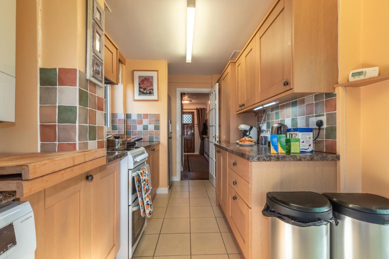Cheerful 3-Bedroom Douglas House With Patio サウサンプトン エクステリア 写真