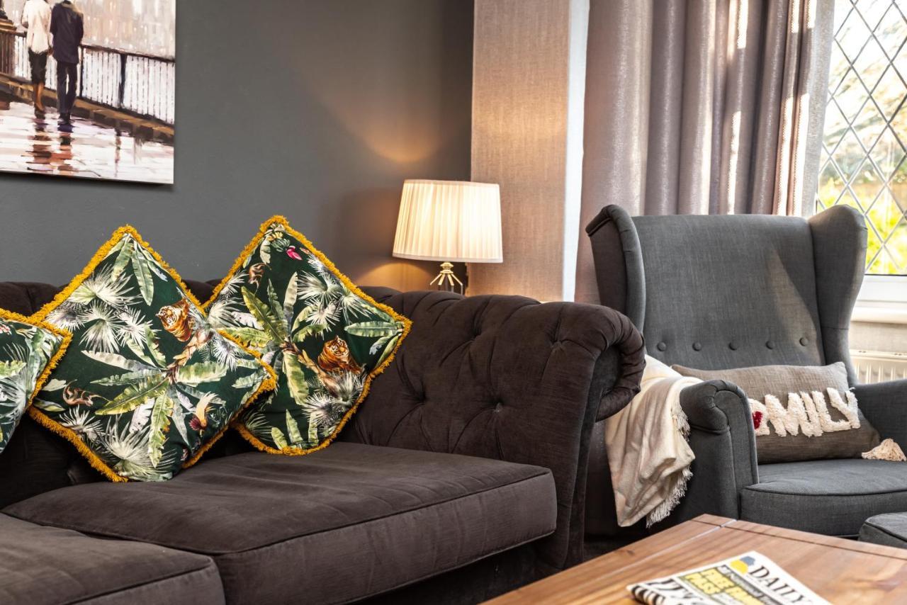 Cheerful 3-Bedroom Douglas House With Patio サウサンプトン エクステリア 写真