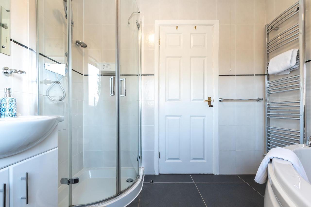 Cheerful 3-Bedroom Douglas House With Patio サウサンプトン エクステリア 写真