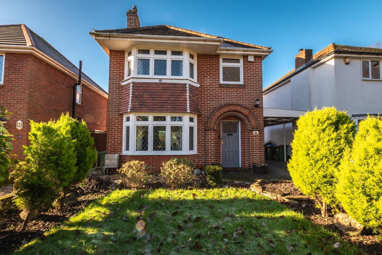 Cheerful 3-Bedroom Douglas House With Patio サウサンプトン エクステリア 写真